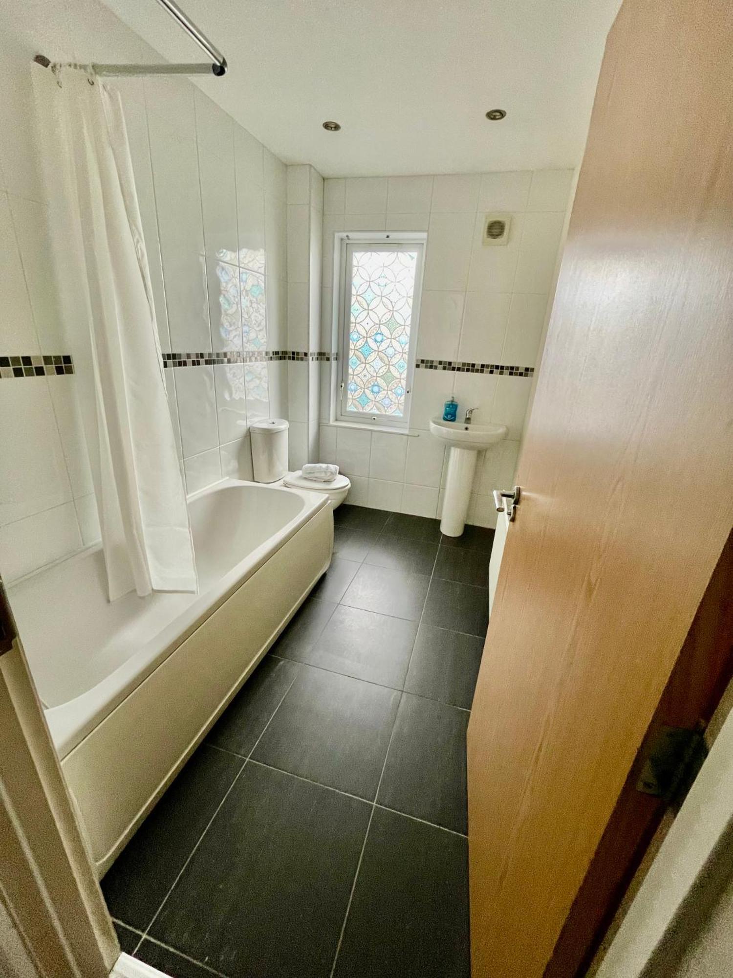 2 Bedroom City-Centre Apartment With Free Parking ベルファスト エクステリア 写真